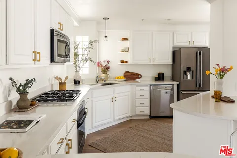 $1,999,000 | 911 7th Street, Unit D, Santa Monica, CA 90403