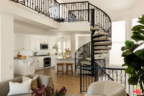 $1,999,000 | 911 7th Street, Unit D, Santa Monica, CA 90403