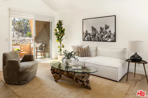 $1,999,000 | 911 7th Street, Unit D, Santa Monica, CA 90403