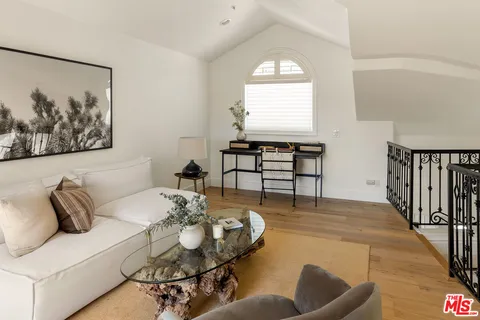$1,999,000 | 911 7th Street, Unit D, Santa Monica, CA 90403
