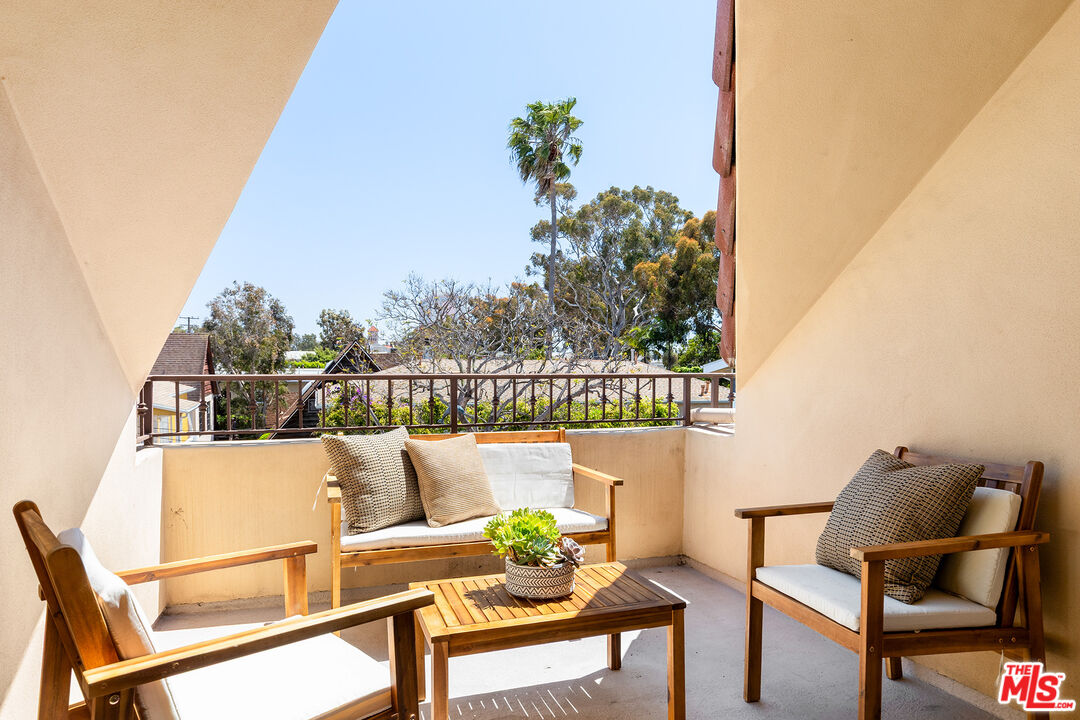 911 7th Street, Unit D Santa Monica, CA 90403 - Photo 9 of 19