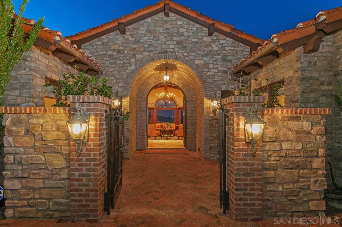 18382 Via Ambiente Rancho Santa Fe, CA 92067 - Photo 4 of 18 Gallery Image 4