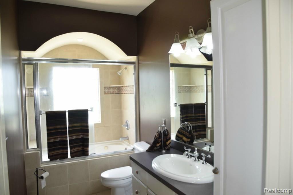 64110 Hartway Road Ray, MI 48096 - Photo 32 of 49 ABathroom (1280x853).jpg