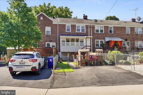 $299,900 | Frederick Avenue, Catonsville, MD 21228