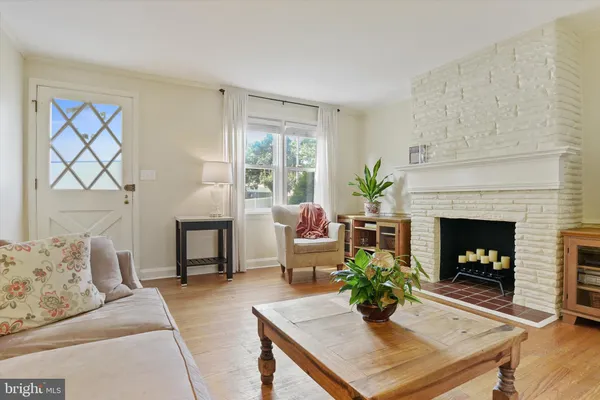 $299,900 | Frederick Avenue, Catonsville, MD 21228