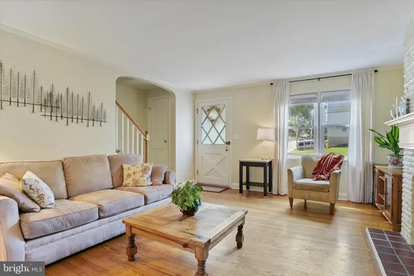 $299,900 | Frederick Avenue, Catonsville, MD 21228