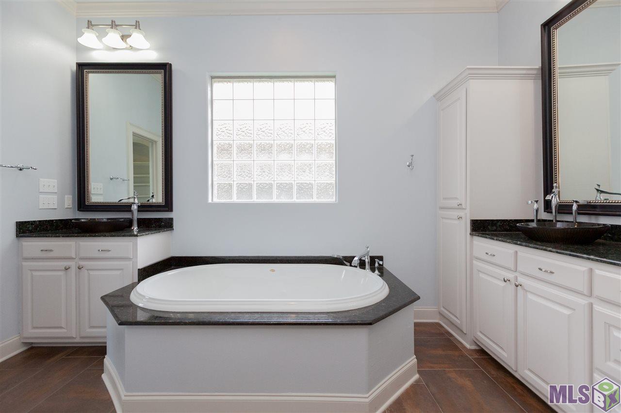 9048 Foxgate Drive Baton Rouge, LA 70809 - Photo 10 of 16 Gallery Image 10