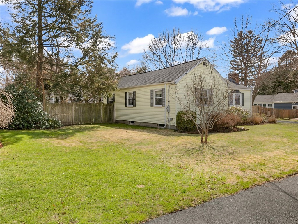 11 Barbara Road Danvers, MA 01923 - Photo 3 of 29