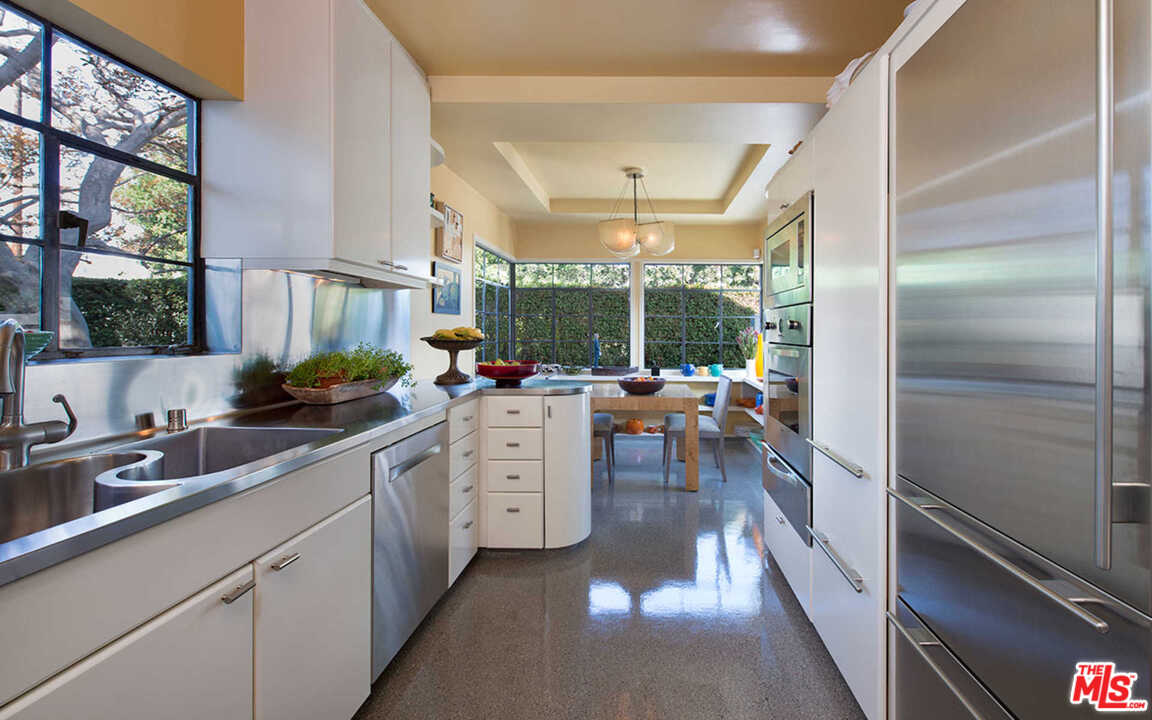 901 South Muirfield Road Los Angeles, CA 90019 - Photo 11 of 37 Gallery Image 11