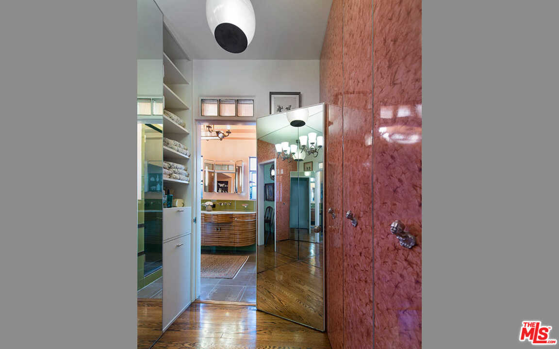 901 South Muirfield Road Los Angeles, CA 90019 - Photo 19 of 37 Gallery Image 19