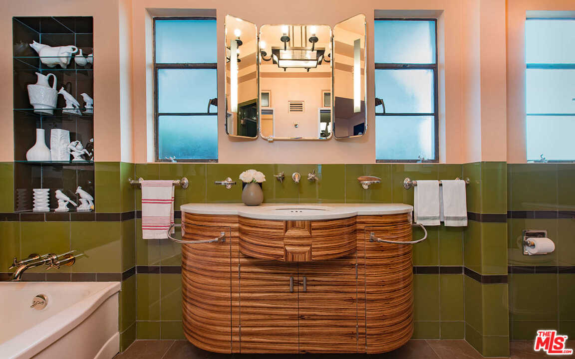 901 South Muirfield Road Los Angeles, CA 90019 - Photo 20 of 37 Gallery Image 20