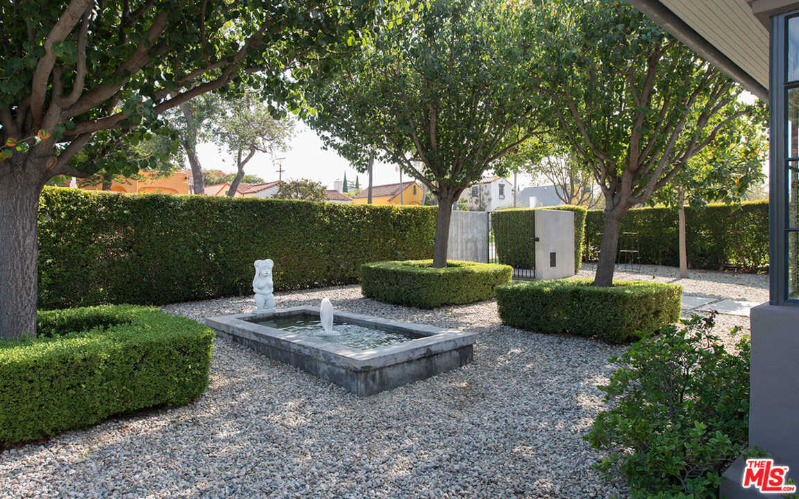901 South Muirfield Road Los Angeles, CA 90019 - Photo 3 of 37 Gallery Image 3