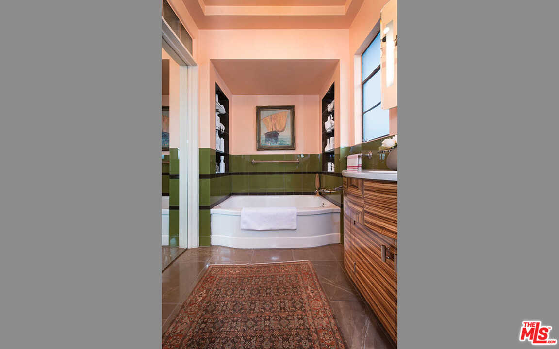 901 South Muirfield Road Los Angeles, CA 90019 - Photo 21 of 37 Gallery Image 21