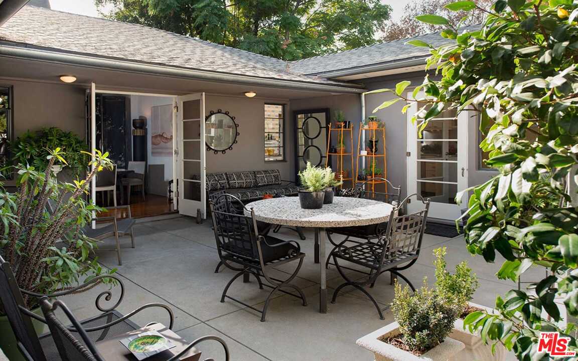 901 South Muirfield Road Los Angeles, CA 90019 - Photo 24 of 37 Gallery Image 24