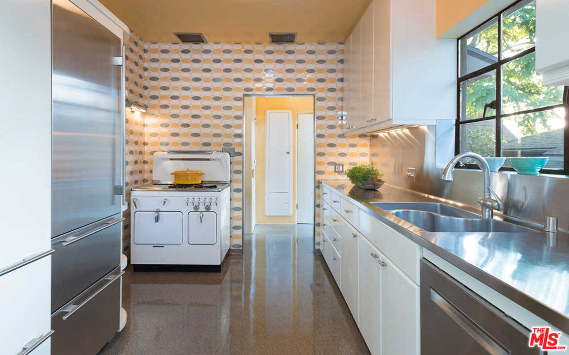 901 South Muirfield Road Los Angeles, CA 90019 - Photo 25 of 37 Gallery Image 25