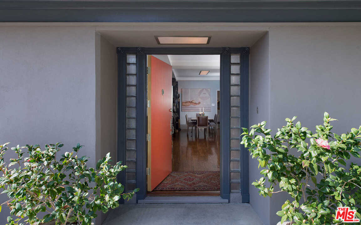 901 South Muirfield Road Los Angeles, CA 90019 - Photo 6 of 37 Gallery Image 6