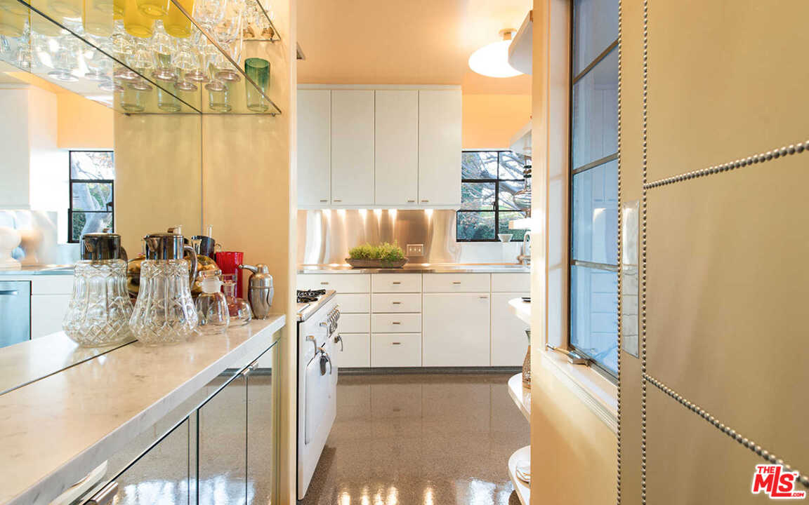 901 South Muirfield Road Los Angeles, CA 90019 - Photo 9 of 37 Gallery Image 9
