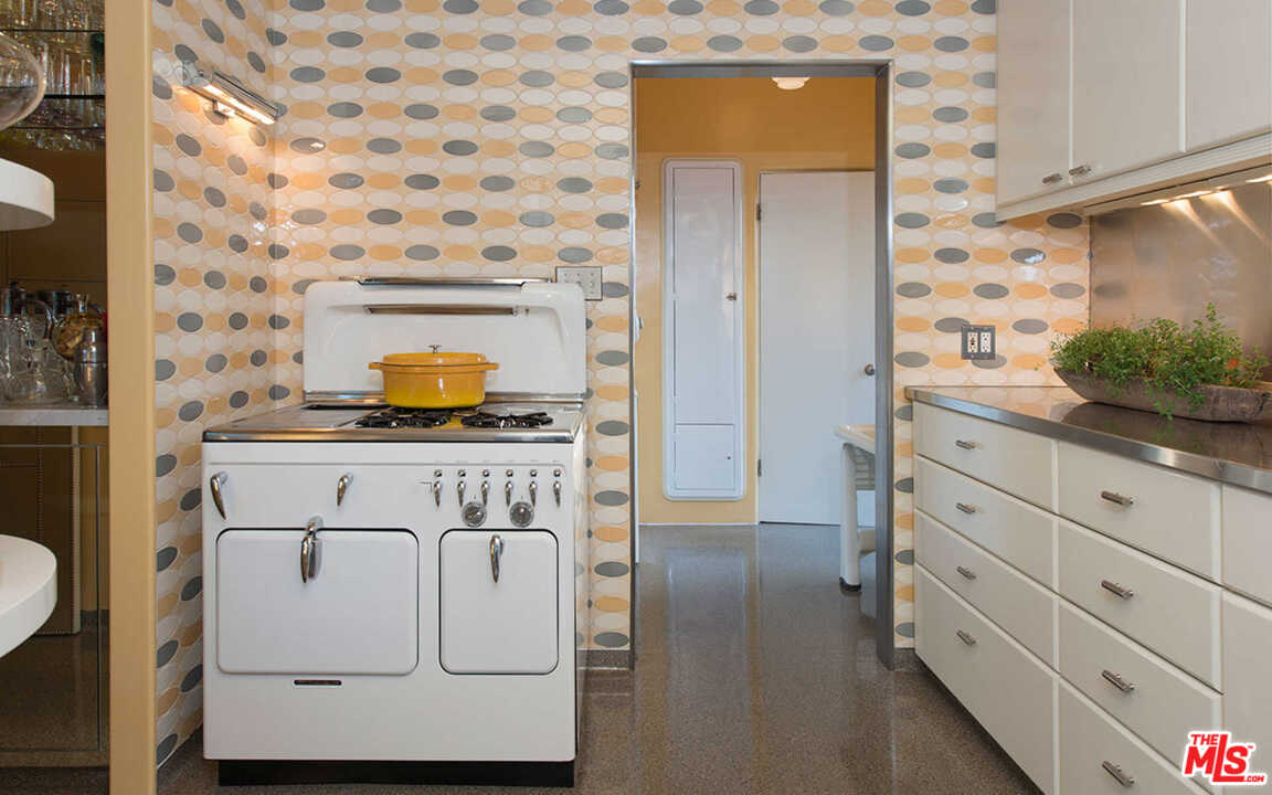 901 South Muirfield Road Los Angeles, CA 90019 - Photo 10 of 37 Gallery Image 10