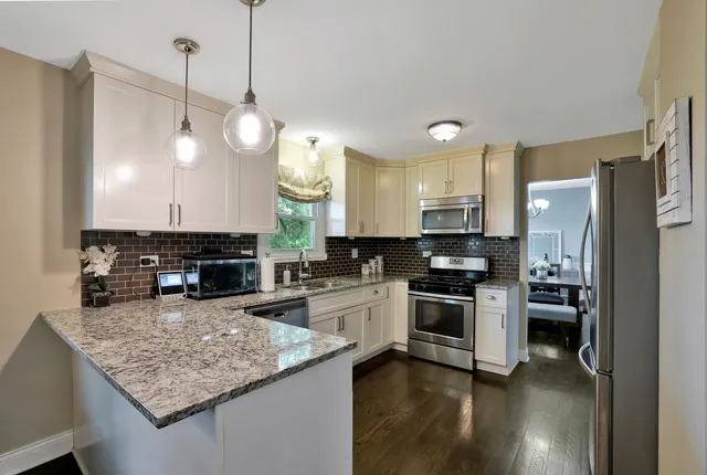 $649,900 | 562 Revere Avenue, Westmont, IL 60559