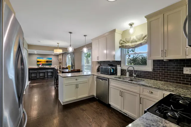 $649,900 | 562 Revere Avenue, Westmont, IL 60559