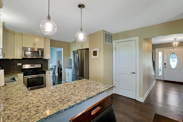 $649,900 | 562 Revere Avenue, Westmont, IL 60559