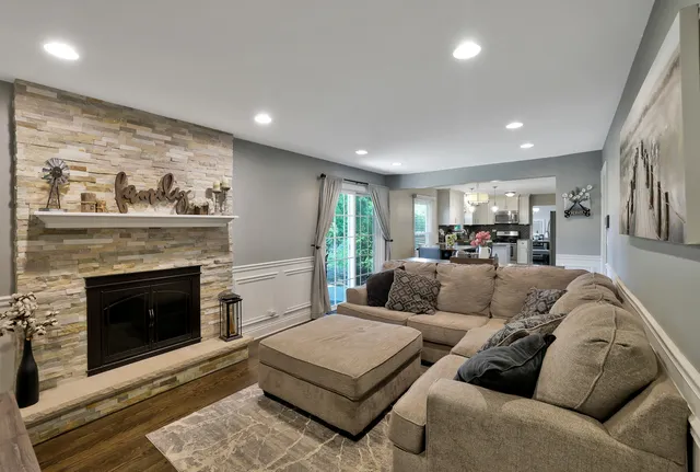 $649,900 | 562 Revere Avenue, Westmont, IL 60559