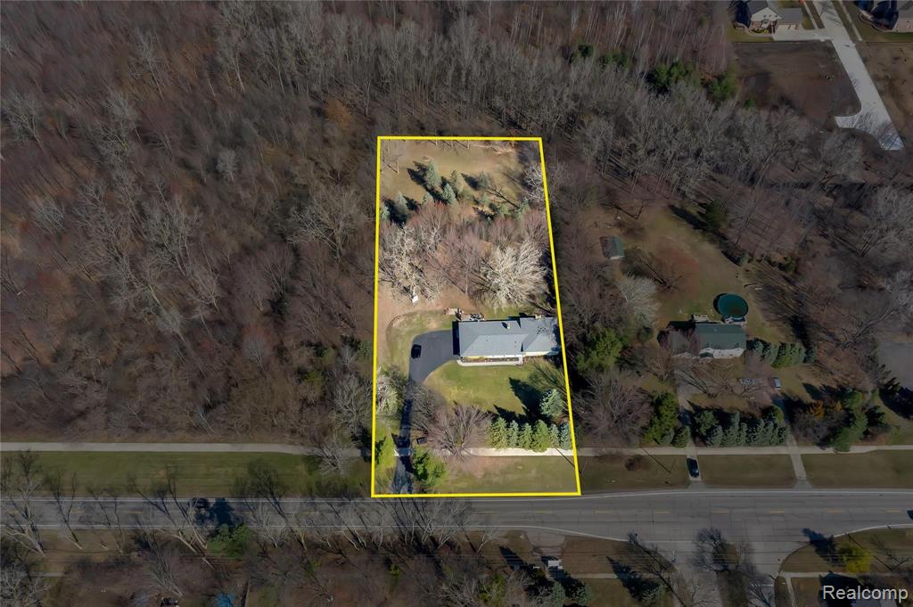 2403 East Square Lake Road Troy, MI 48085 - Photo 28 of 29