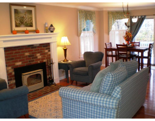 6 Pontiac Road Raynham, MA 02767 - Photo 4 of 30 Gallery Image 4