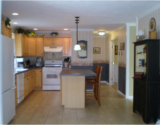 6 Pontiac Road Raynham, MA 02767 - Photo 7 of 30 Gallery Image 7