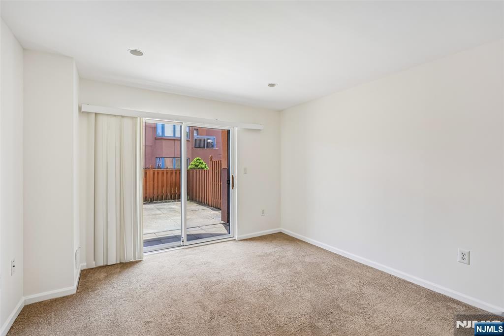 302 Chase Court, Unit 302 Edgewater, NJ 07020 - Photo 16 of 46
