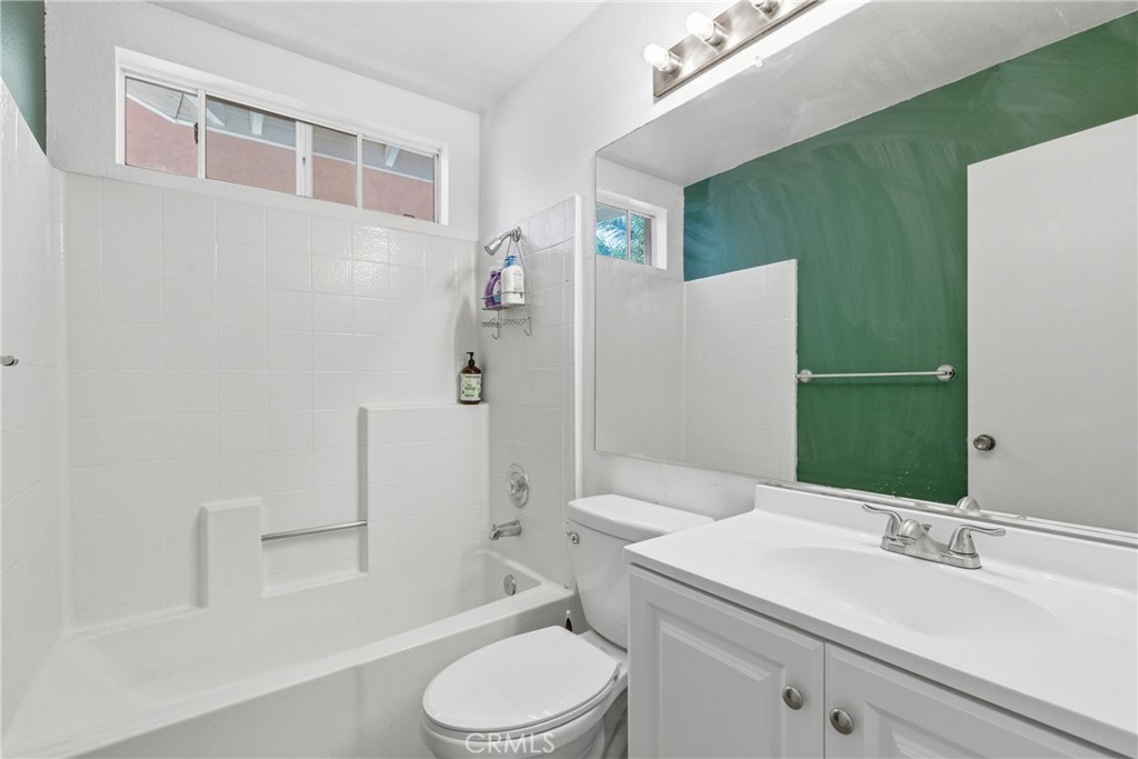 44462 Cayenne Trail Temecula, CA 92592 - Photo 14 of 28 GUEST BATH