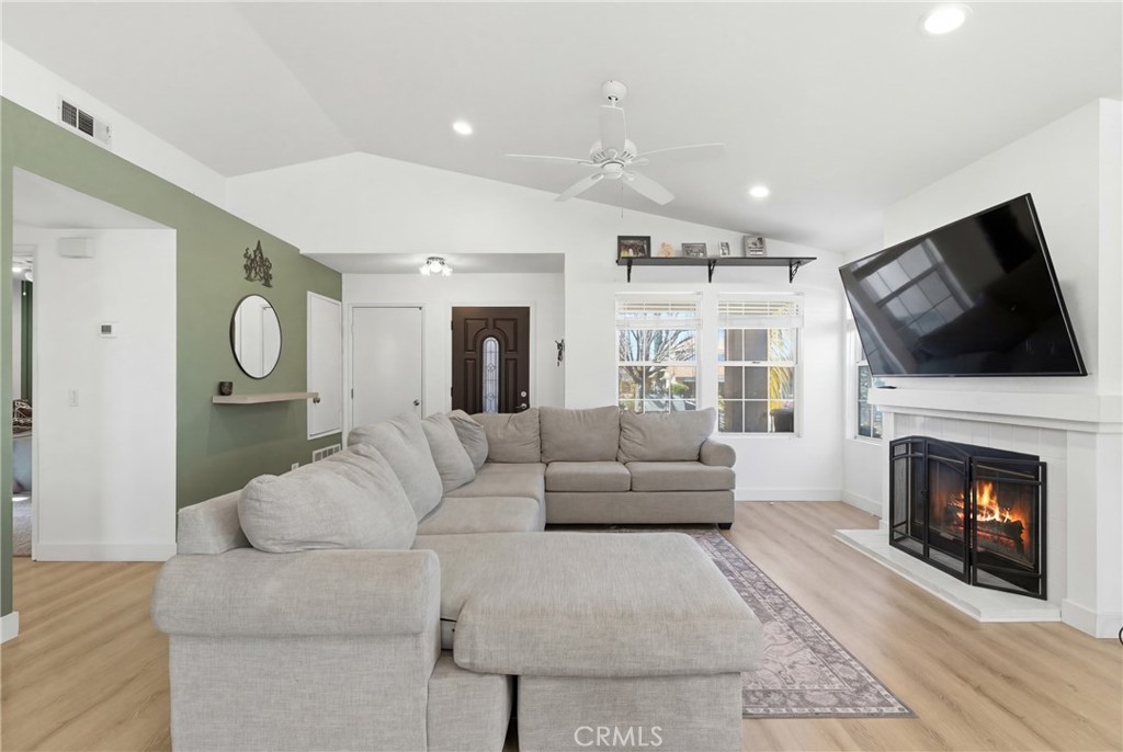 44462 Cayenne Trail Temecula, CA 92592 - Photo 3 of 28 LIVING ROOM #2