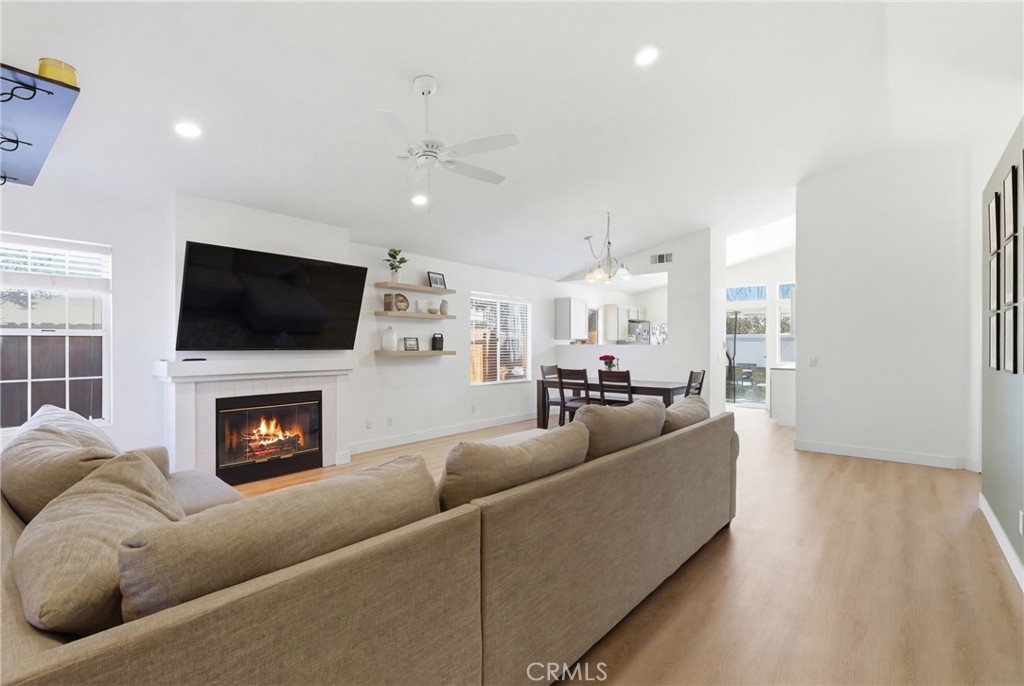 44462 Cayenne Trail Temecula, CA 92592 - Photo 4 of 28 LIVING ROOM #3