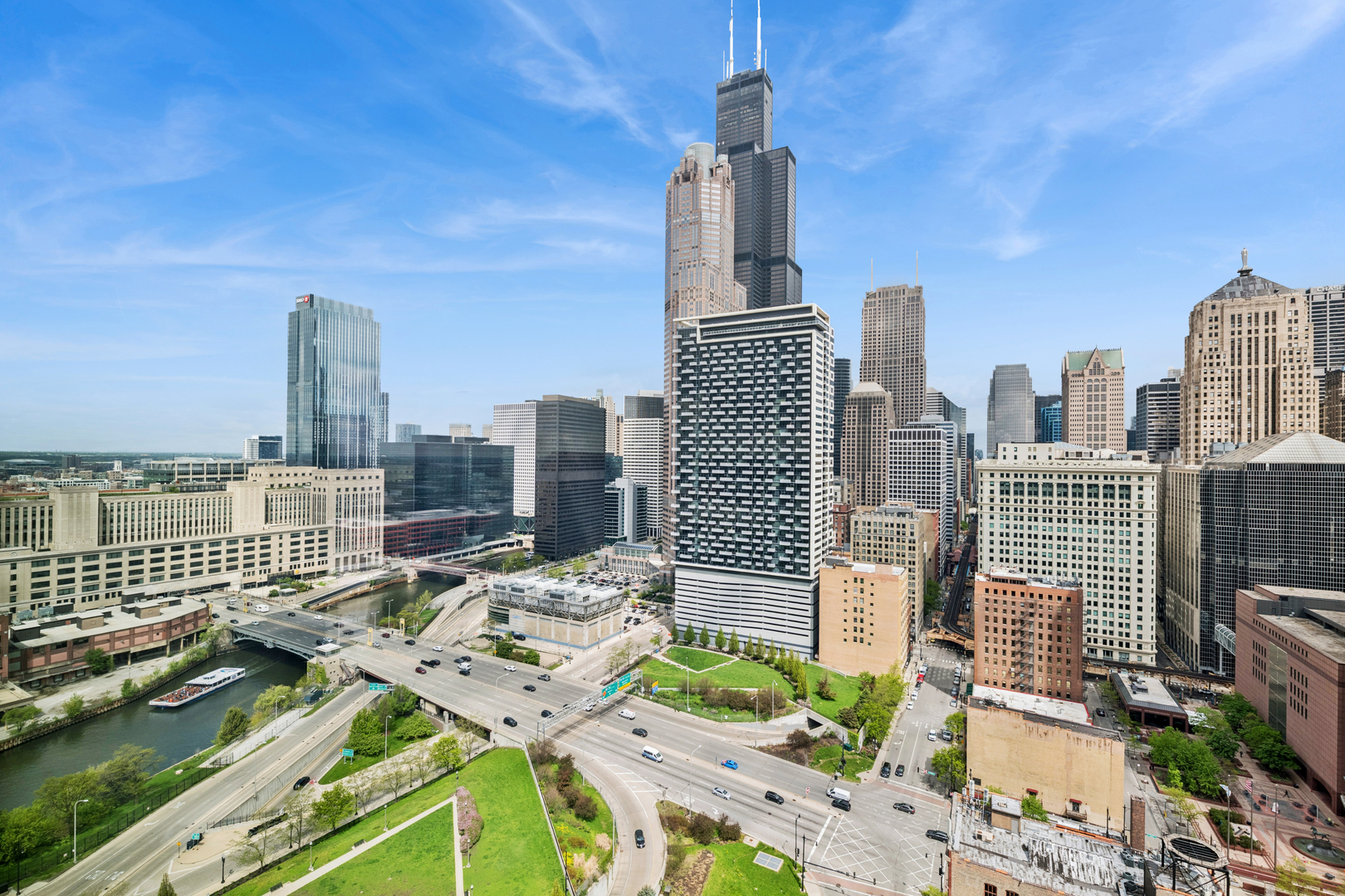 611 South Wells Street, Unit 2904 Chicago, IL 60607 - Photo 17 of 18 a view of city with balcony