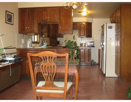 55 Harvey Road Middletown, RI 02842 - Photo 4 of 12 Kitchen.