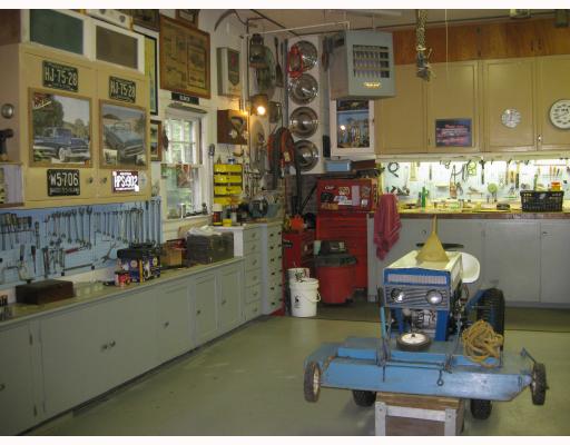 55 Harvey Road Middletown, RI 02842 - Photo 10 of 12 Shop/Service Bay(s).