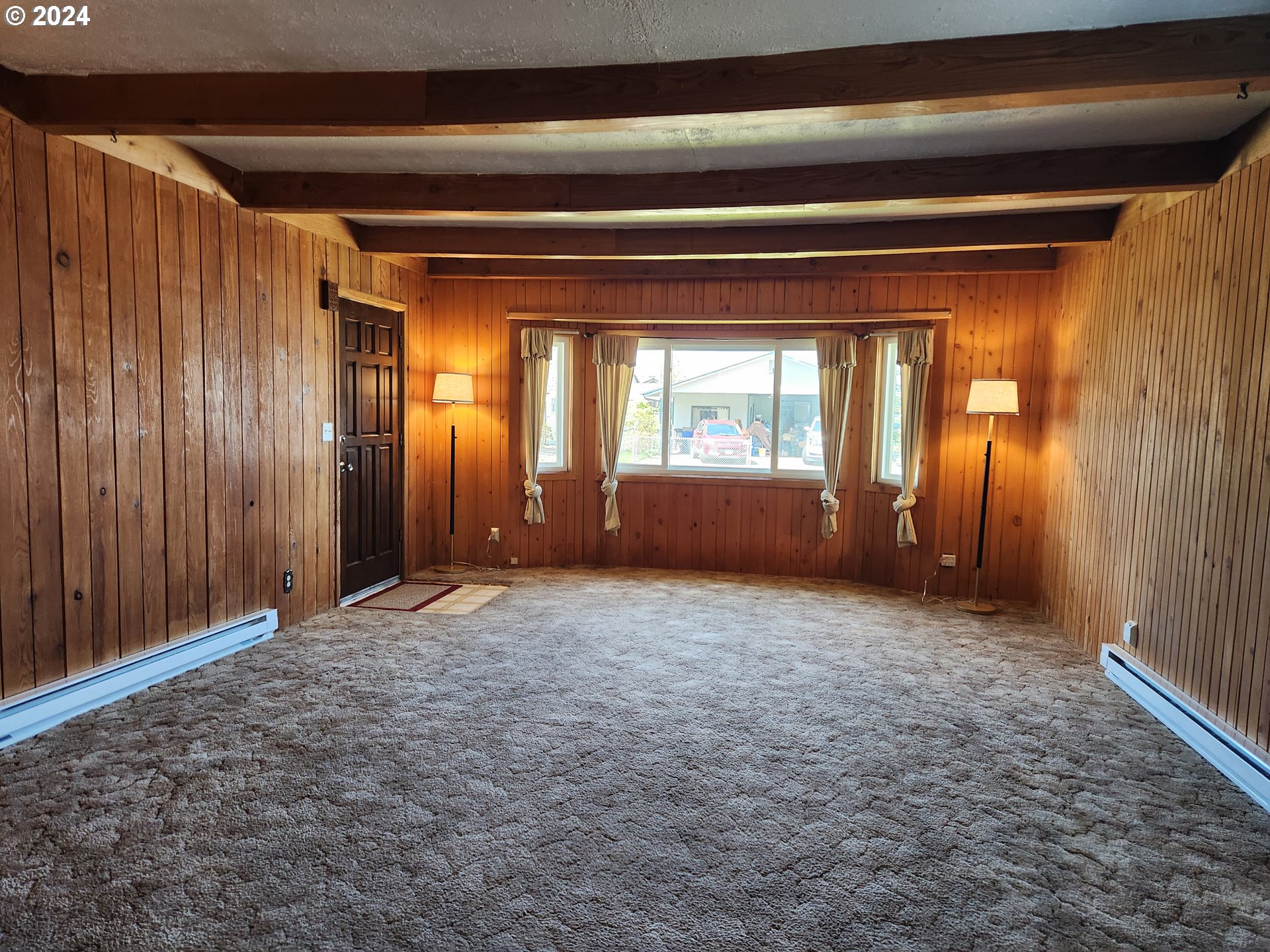 912 Fir Avenue Reedsport, OR 97467 - Photo 13 of 40 a view of entryway