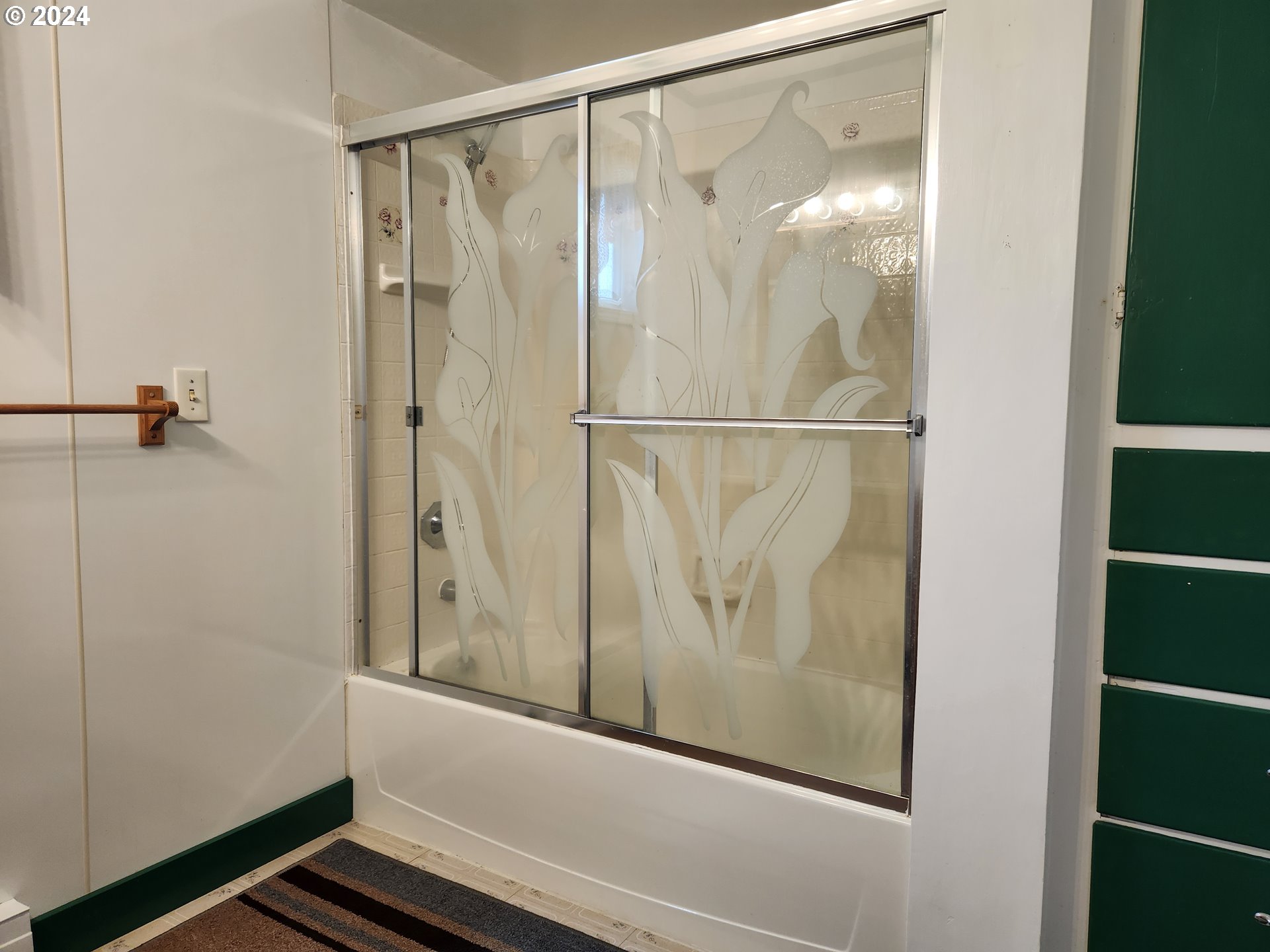 912 Fir Avenue Reedsport, OR 97467 - Photo 23 of 40 a bathroom with a glass shower door