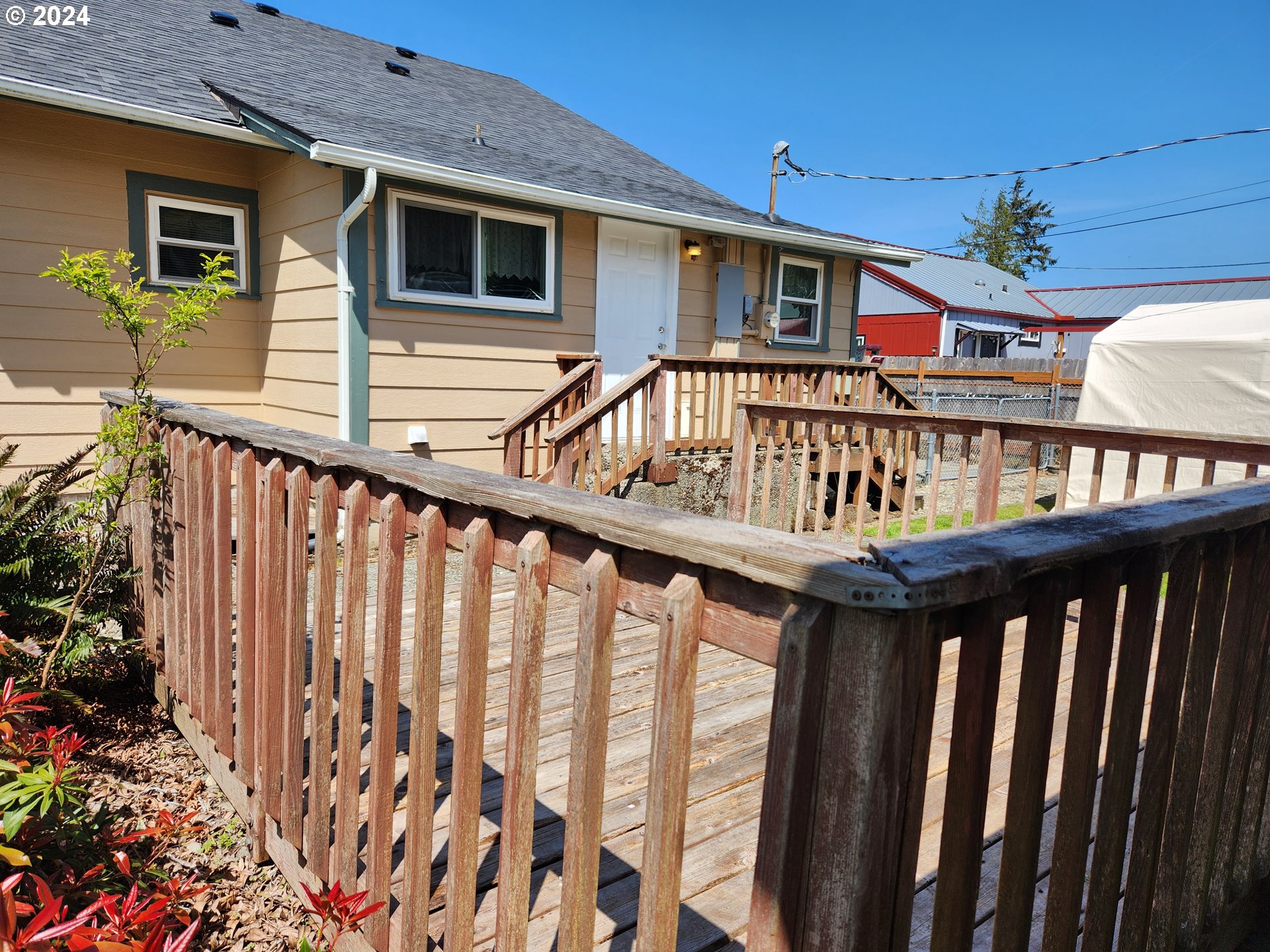 912 Fir Avenue Reedsport, OR 97467 - Photo 10 of 40 a balcony view with a garden space
