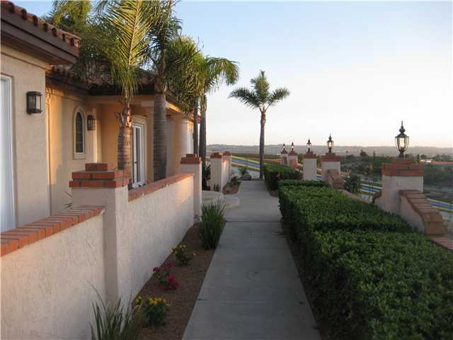 828 Grove View Road Oceanside, CA 92057 - Photo 5 of 25 Gallery Image 5