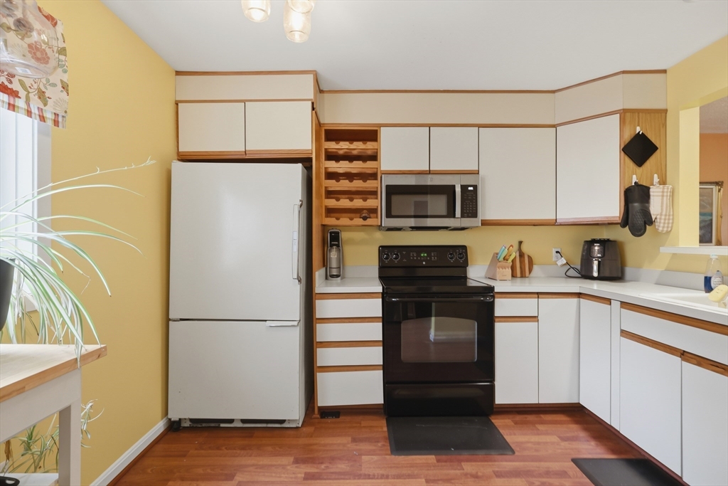 330 Sunderland Road, Unit 7 Worcester, MA 01604 - Photo 3 of 24