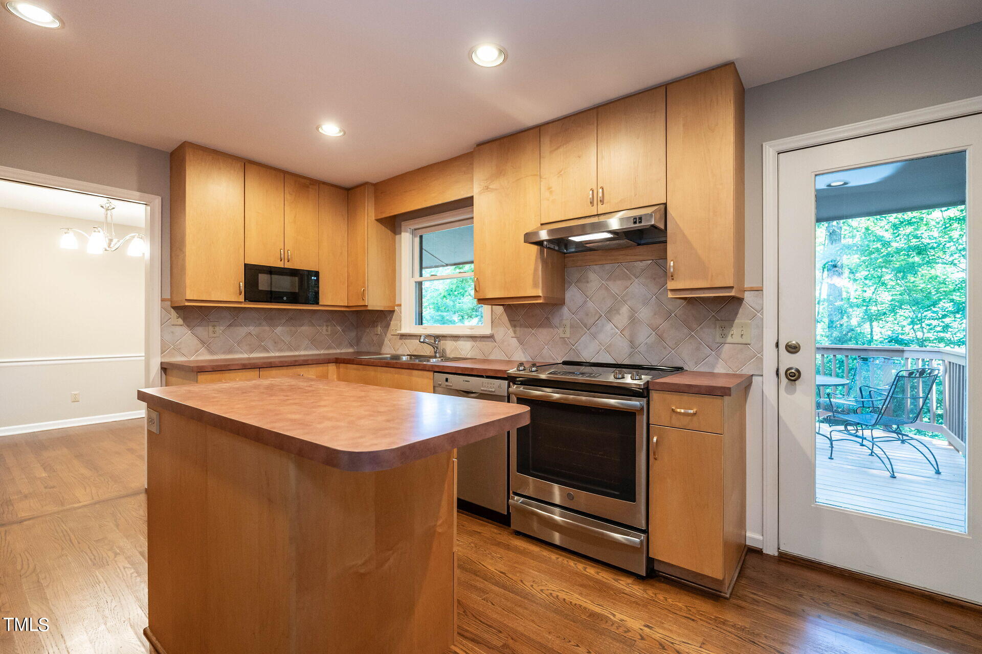 6604 Brandywine Road Raleigh, NC 27607 - Photo 22 of 46 a kitchen with stainless steel appliances granite countertop a sink stove and refrigerator