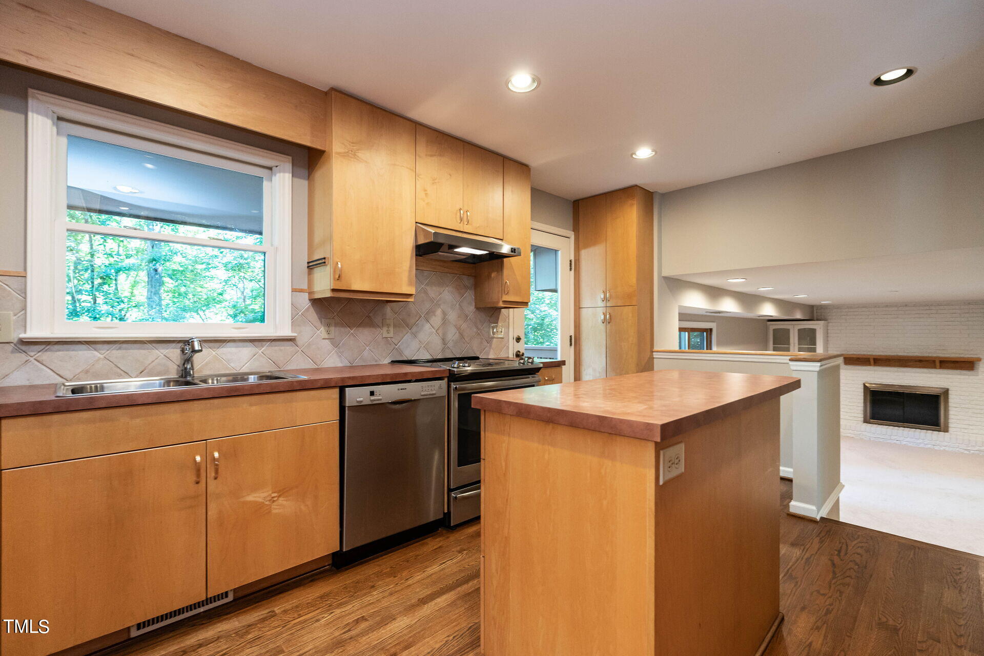 6604 Brandywine Road Raleigh, NC 27607 - Photo 25 of 46 a kitchen with stainless steel appliances granite countertop a sink stove and refrigerator