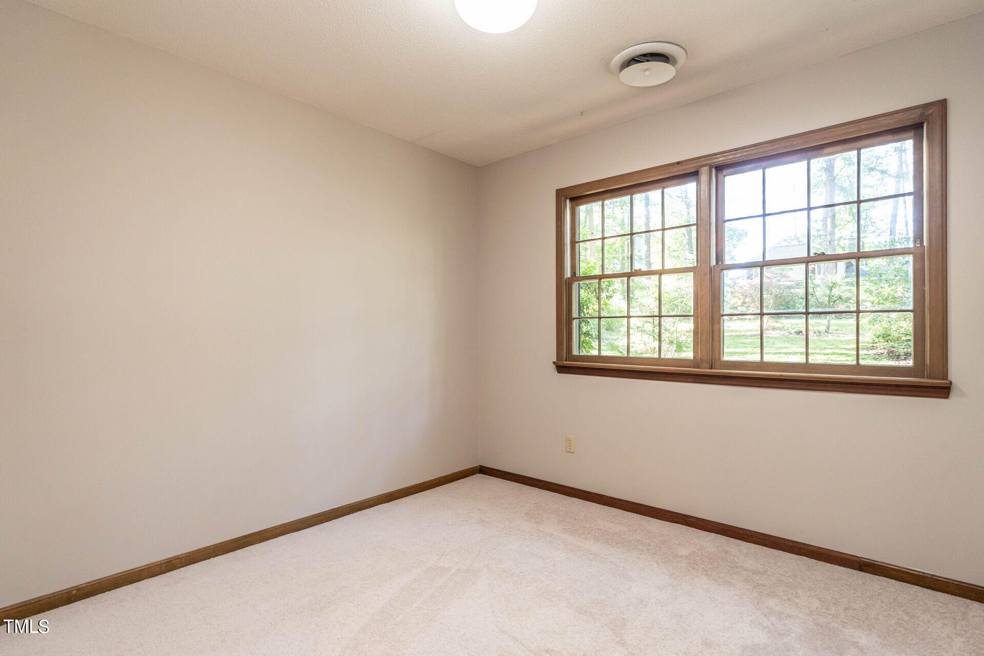 6604 Brandywine Road Raleigh, NC 27607 - Photo 29 of 46 an empty room with a window