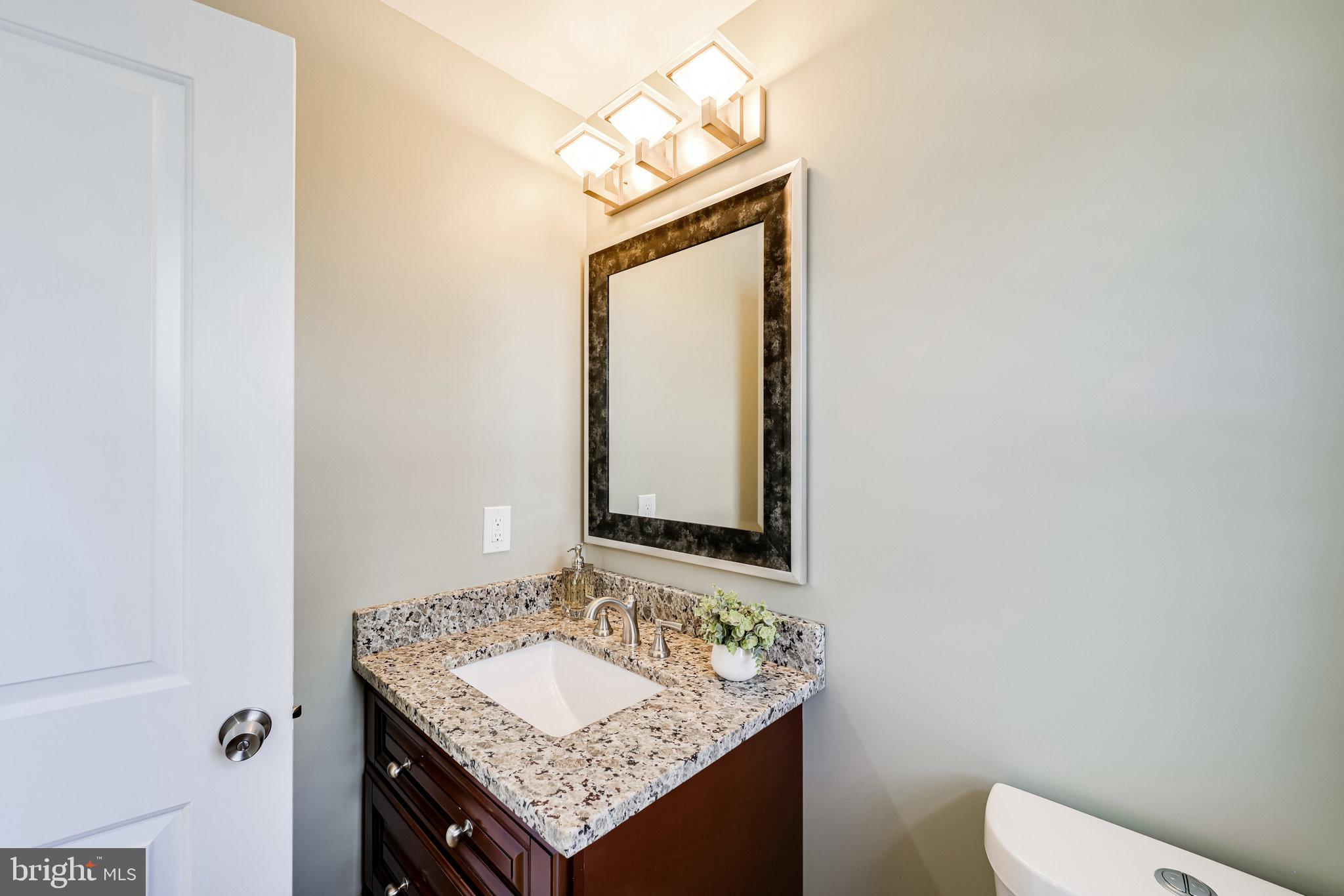 2806 Valley Drive Alexandria, VA 22302 - Photo 29 of 138 main lvl hall bath