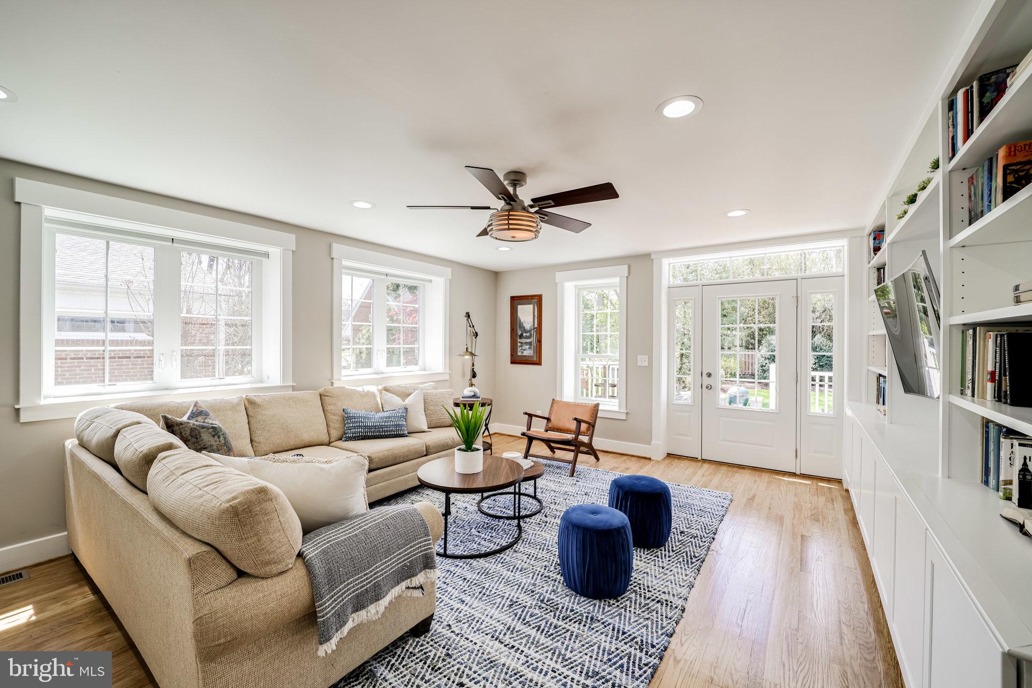 2806 Valley Drive Alexandria, VA 22302 - Photo 31 of 138 main lvl living