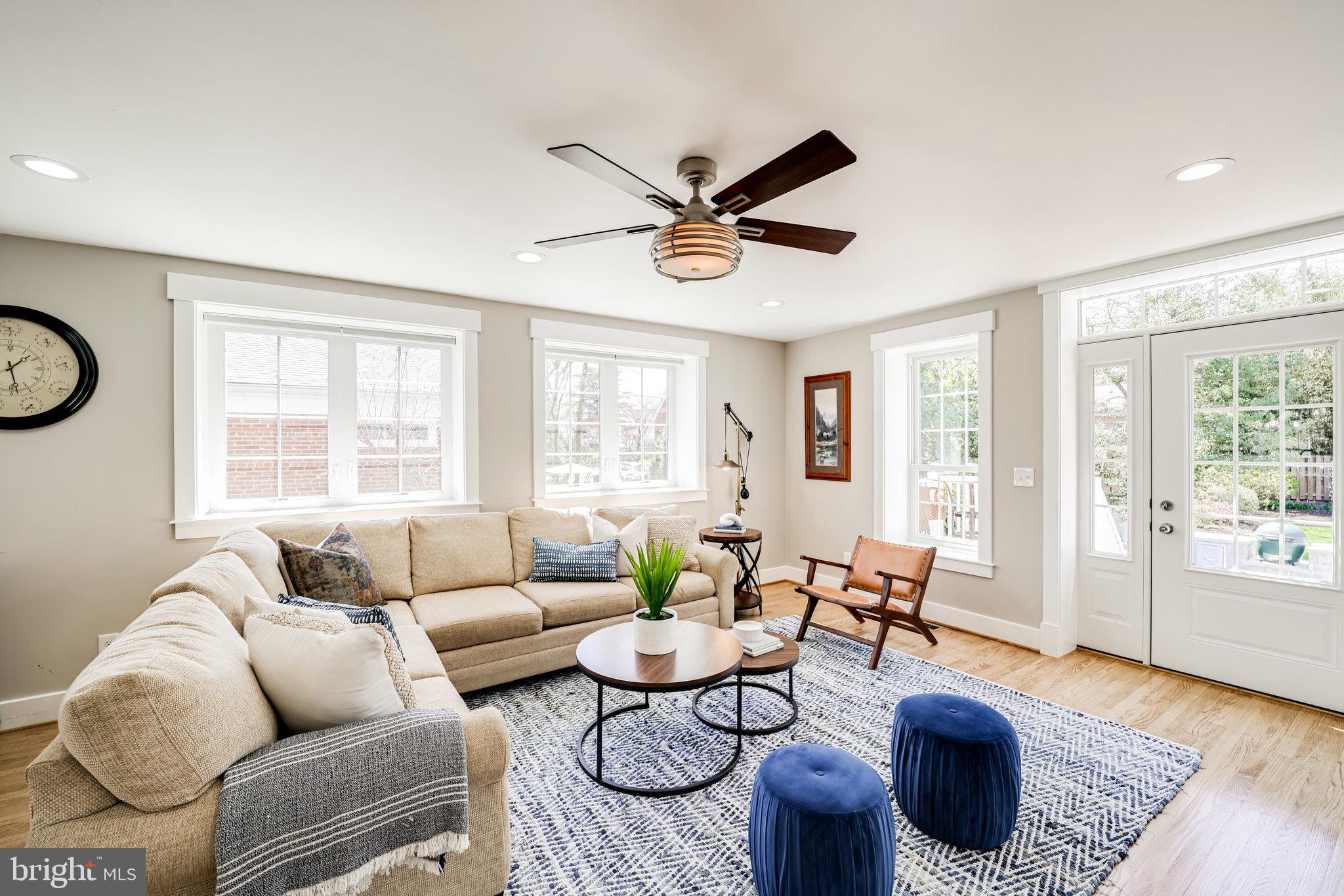 2806 Valley Drive Alexandria, VA 22302 - Photo 32 of 138 main lvl living