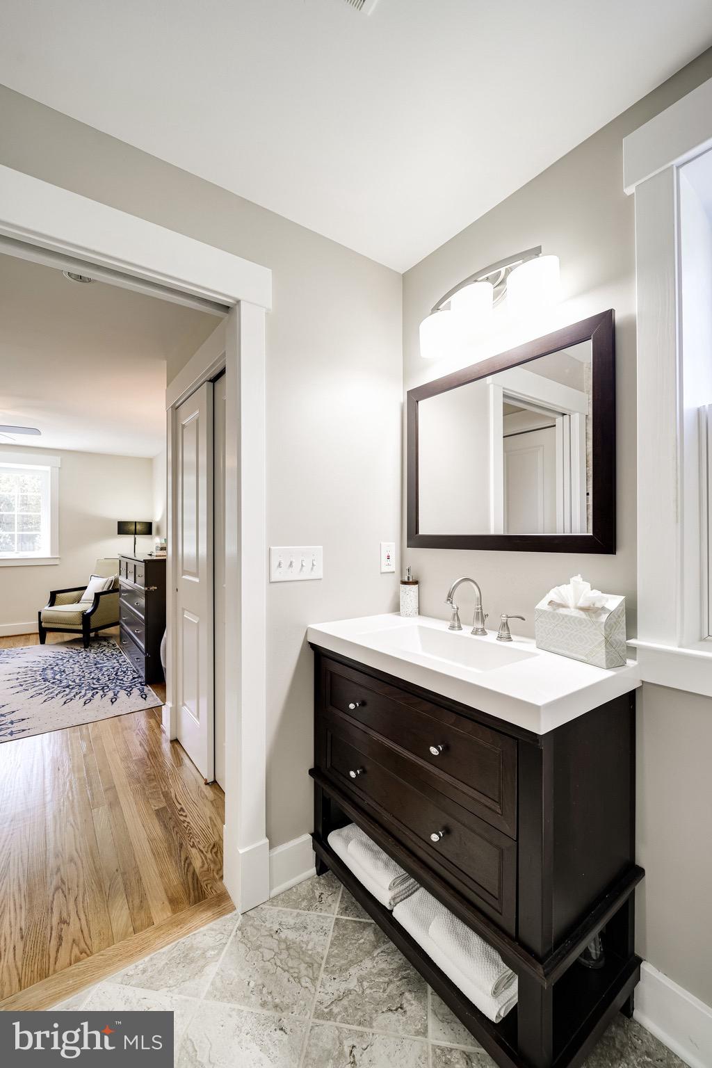 2806 Valley Drive Alexandria, VA 22302 - Photo 46 of 138 main lvl bath