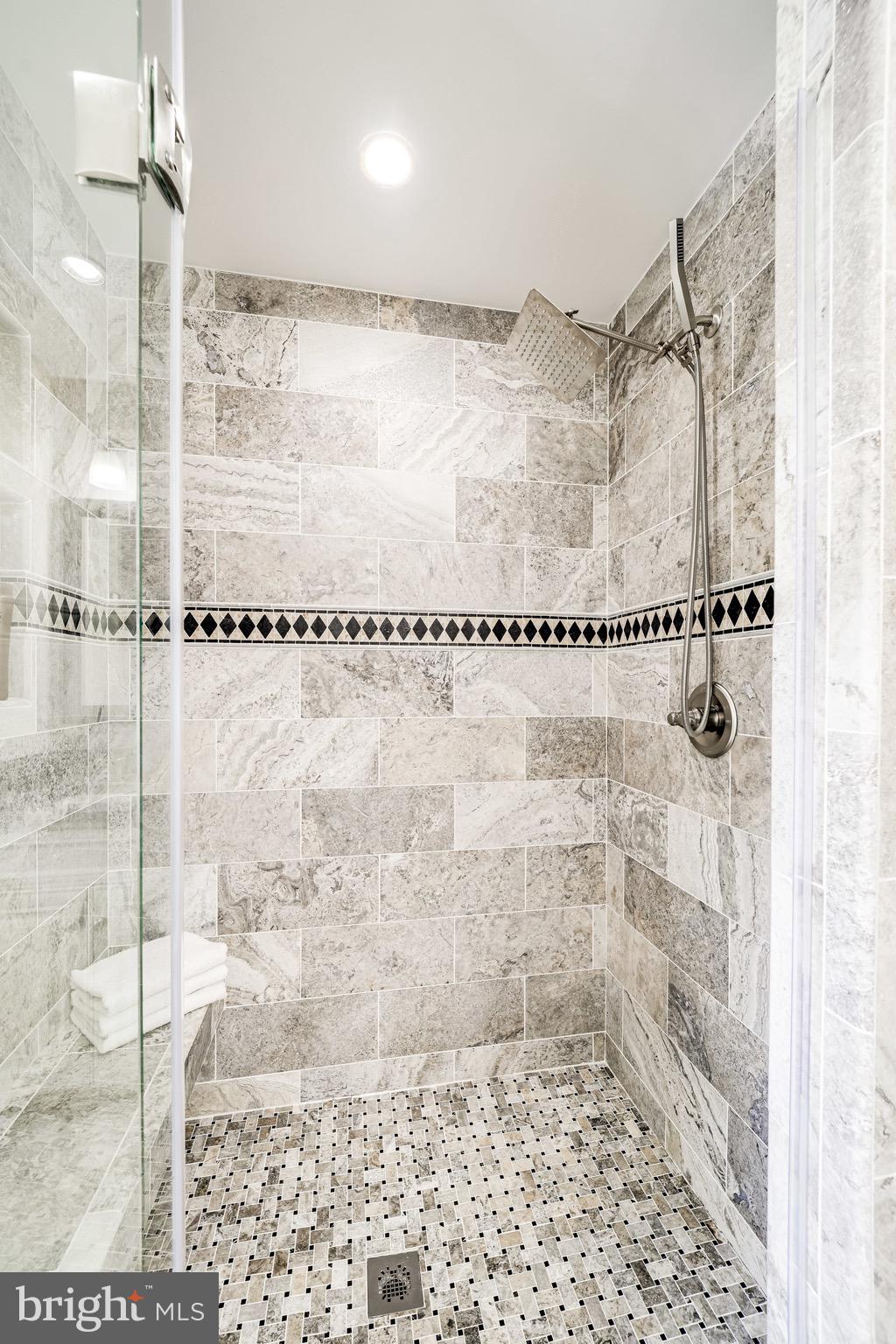 2806 Valley Drive Alexandria, VA 22302 - Photo 61 of 138 primary bath