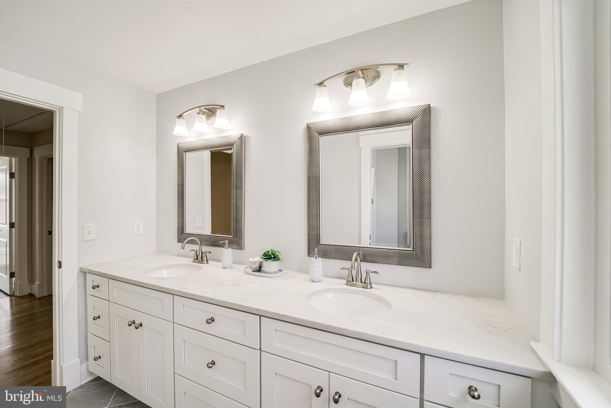 2806 Valley Drive Alexandria, VA 22302 - Photo 79 of 138 second level bath